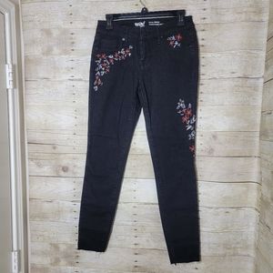 Mossimo Black / Released Hem, Floral Embroidery. size 25x30